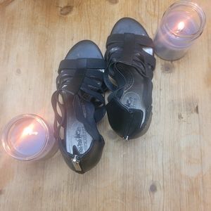 Coach and four size 8 Black sandles wedge, elastic straps